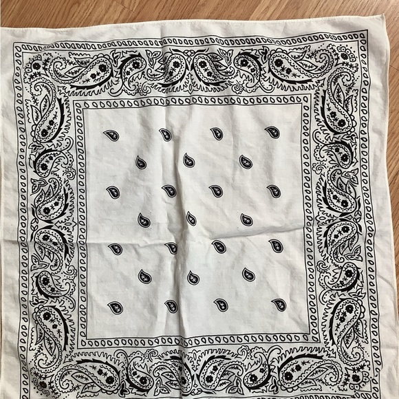 Vintage White Black Bandana - Picture 3 of 4